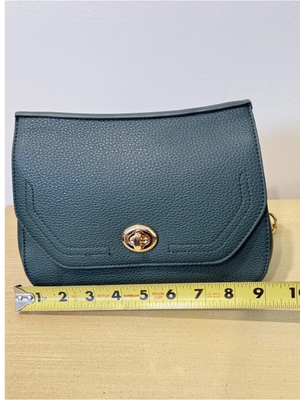 Jen & Co Vegan Leather Crossbody Bag Green Gold Chain NWT - Picture 7 of 11